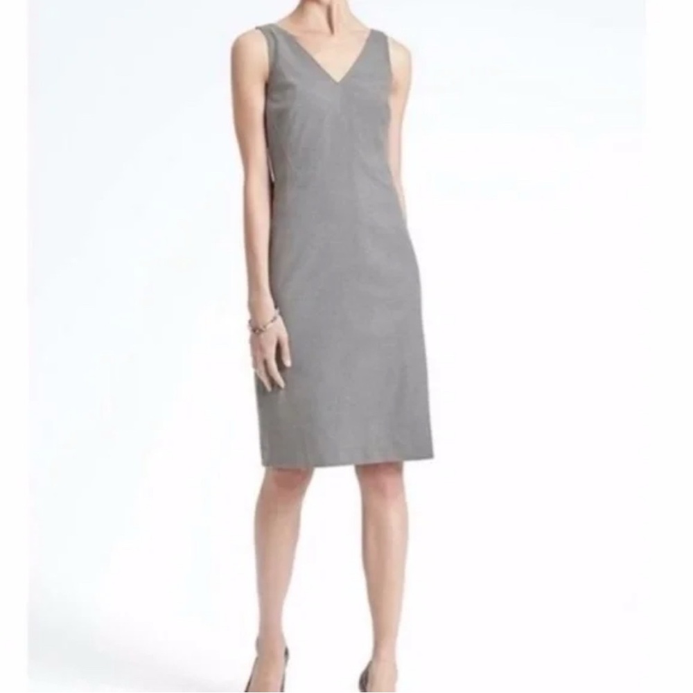Banana Republic Gray sleeveless V-Neck Midi pencil Dress sz 12 knee length Lined